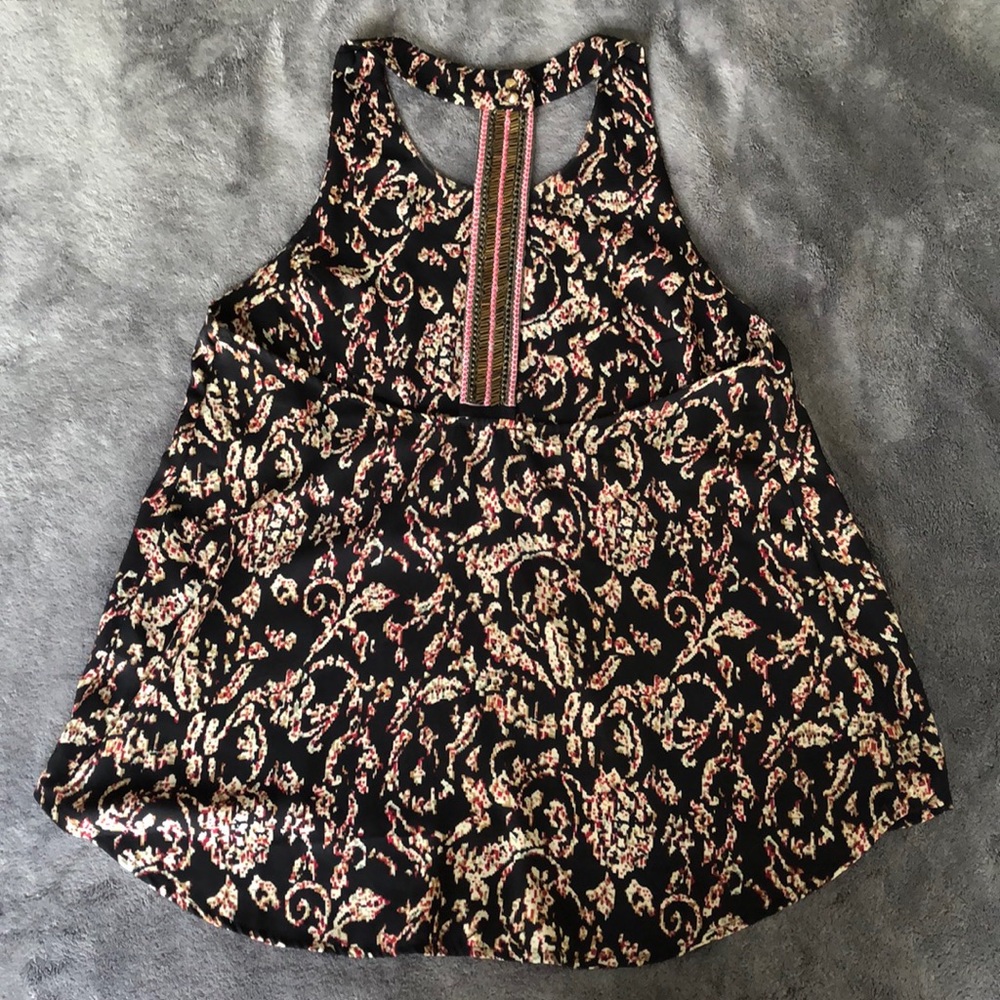Super cute ASTR top